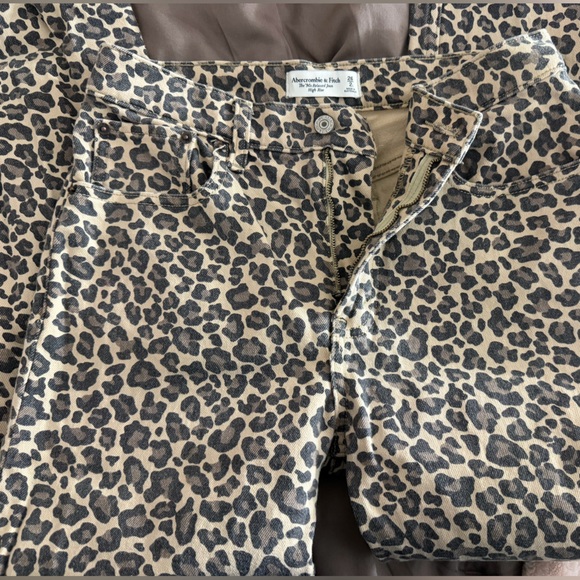 A&F high rise relaxed jeans * leopard - Picture 4 of 5